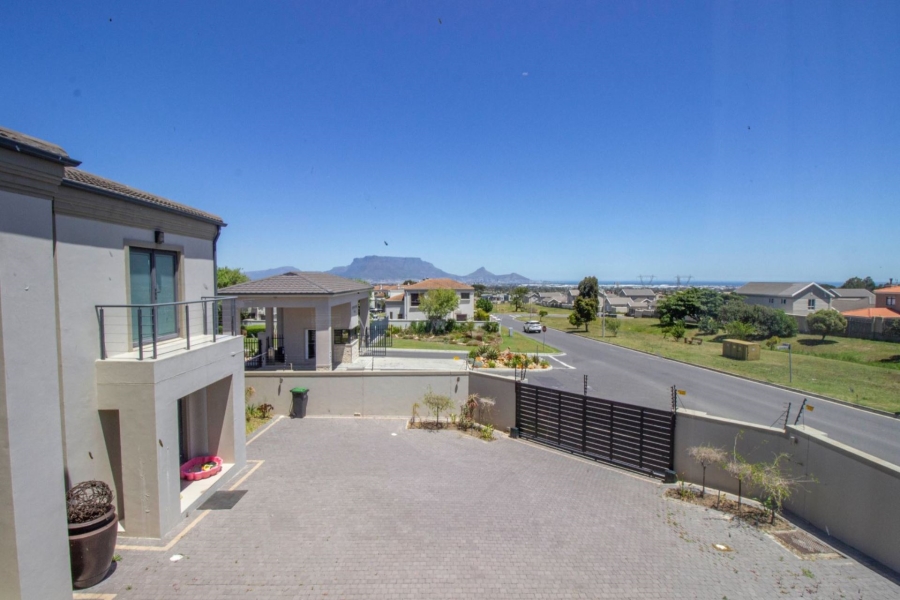 6 Bedroom Property for Sale in Baronetcy Western Cape